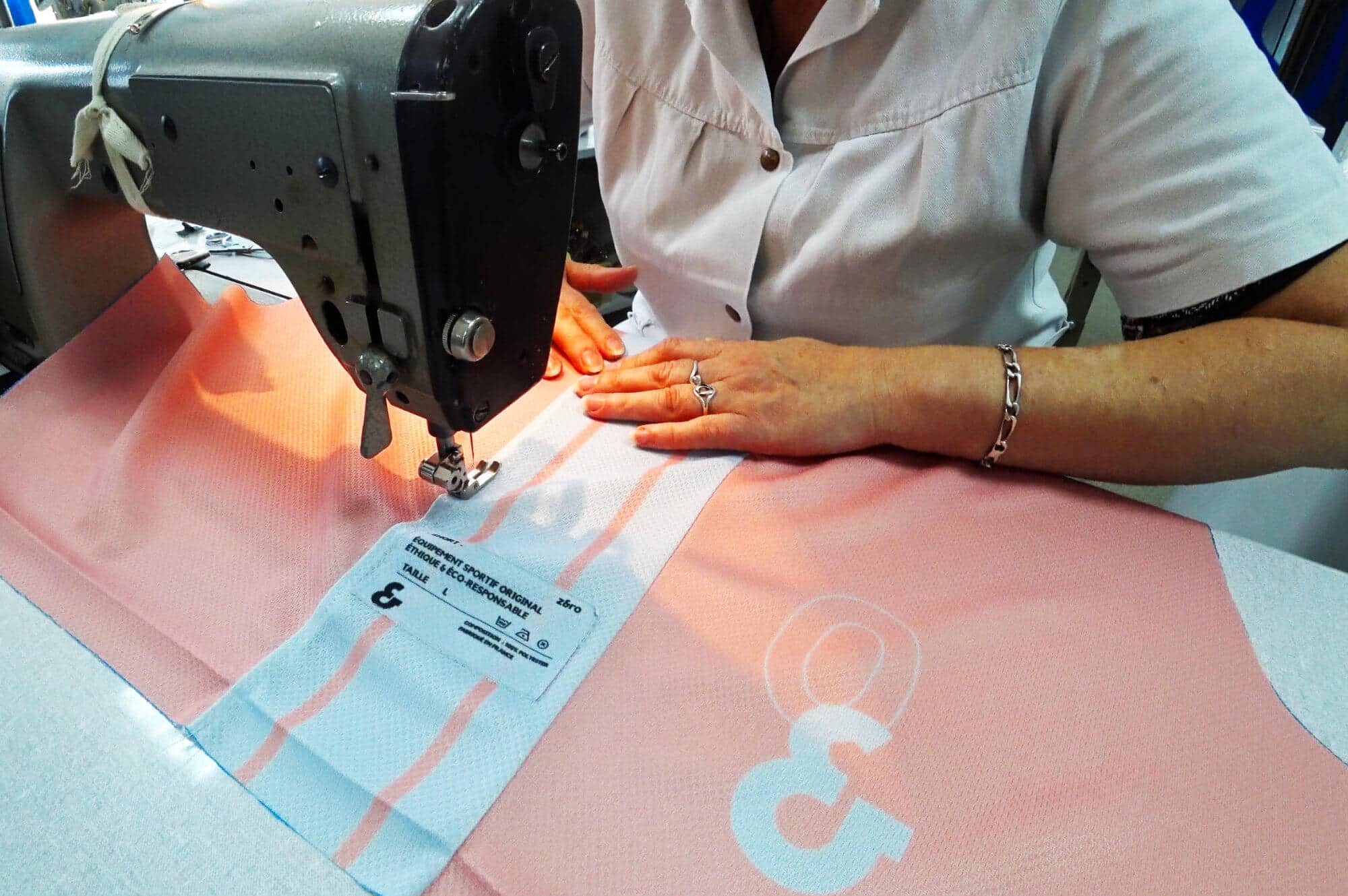 Quelles sont les principales différences entre un maillot Zéro et un maillot NBA ? 1 Une conception française article pourquoi acheter un maillot Zéro plûtot qu'un maillot NBA