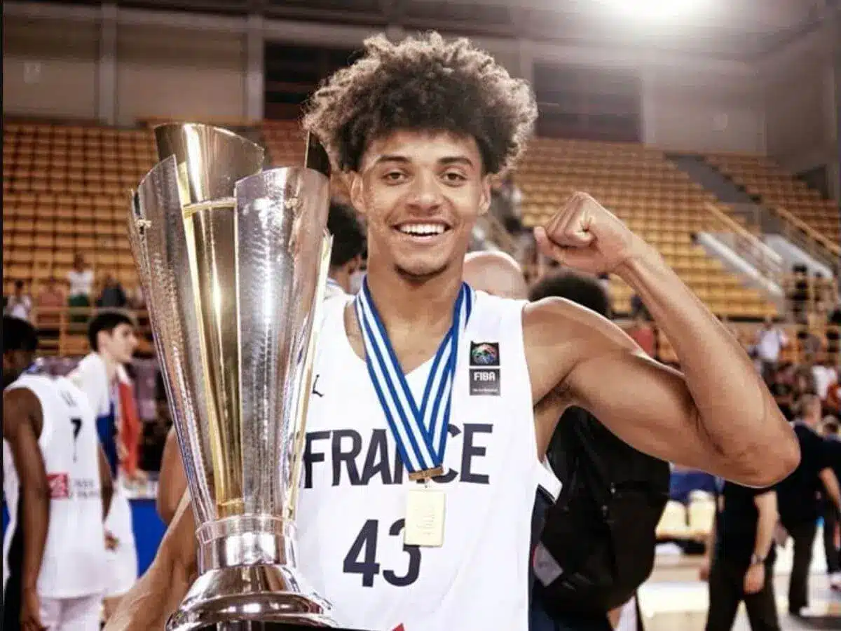 Maxime Sconard rejoint la famille Zéro ! 1 Maxime Sconard, champion d'europe U20 Zéro Basketball